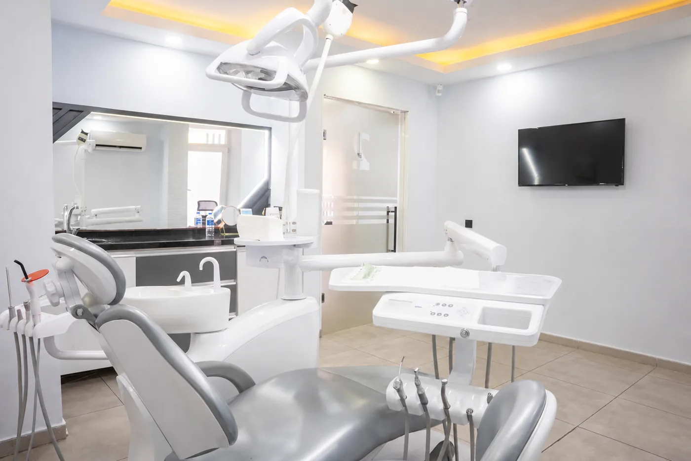 Dentselfy clinic interior photo 7