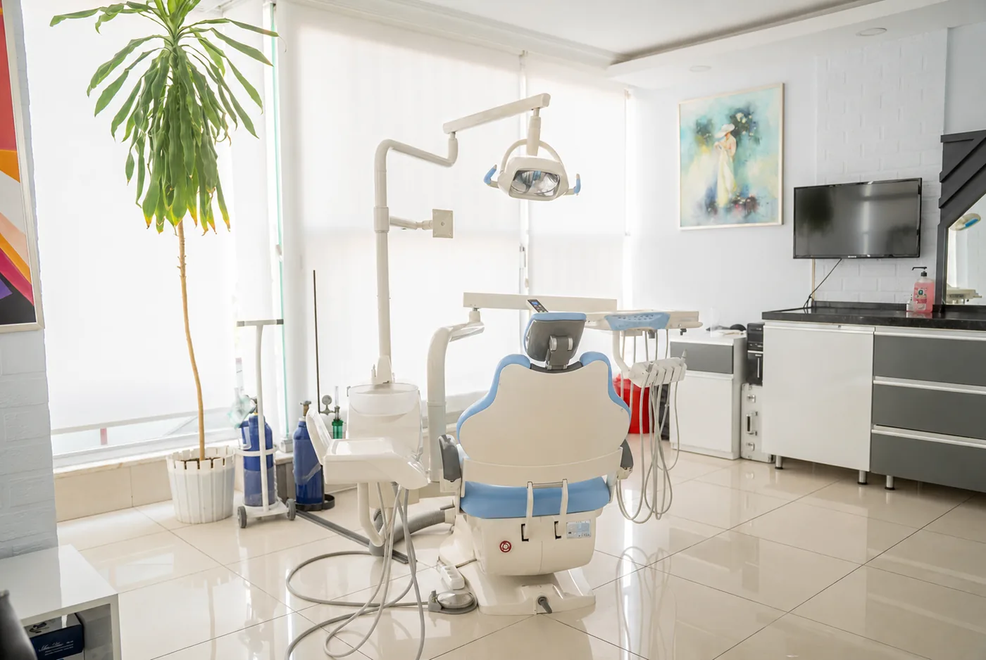 Dentselfy clinic interior photo 9